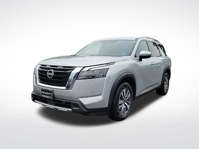 Used 2025 Nissan Pathfinder SL