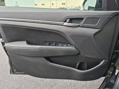 Used 2018 Hyundai Elantra Value Edition FWD image 21