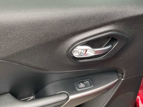 Used 2021 Jeep Cherokee Limited image 45