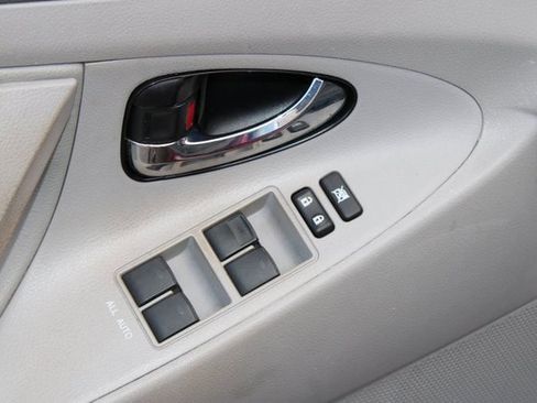 Used 2010 Toyota Camry image 18