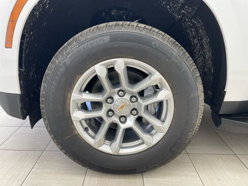 New 2026 Chevrolet Suburban LS w/ Max Trailering Package AWD/4WD image 7