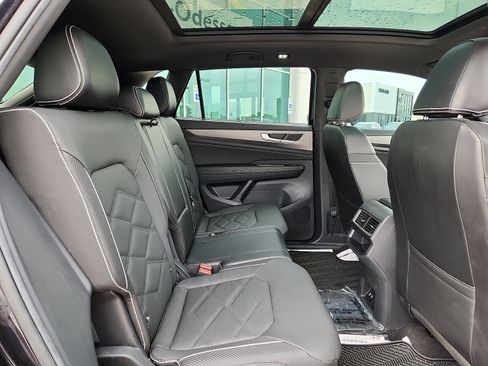 Used 2024 Volkswagen Atlas Cross Sport SE FWD image 14