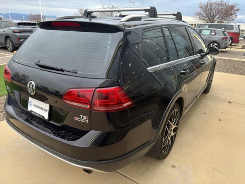 Used 2017 Volkswagen Golf Alltrack SEL image 5
