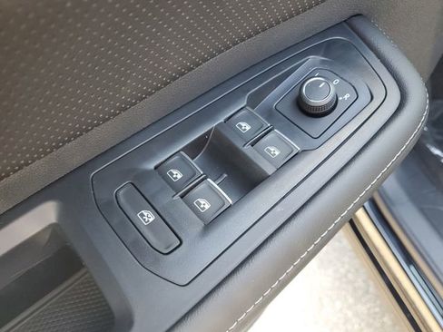 New 2026 Volkswagen Atlas Cross Sport SE FWD image 14