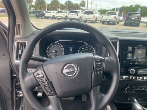 Certified 2025 Nissan Frontier SV image 8