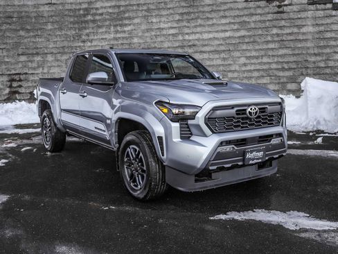 Used 2024 Toyota Tacoma TRD Sport w/ TRD Sport Premium Package image 2