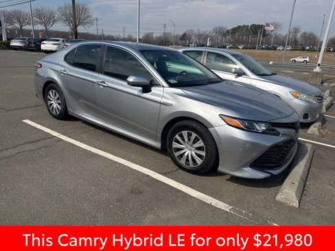 Used 2020 Toyota Camry LE image 7