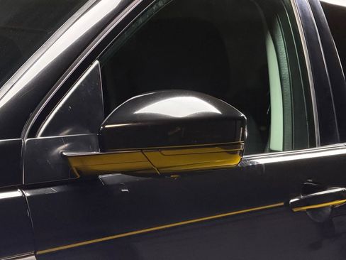 Used 2017 Land Rover Discovery Sport SE image 10