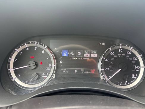 Used 2025 Toyota Highlander LE FWD image 44