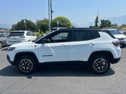 Used 2025 Jeep Compass Trailhawk AWD/4WD image 9