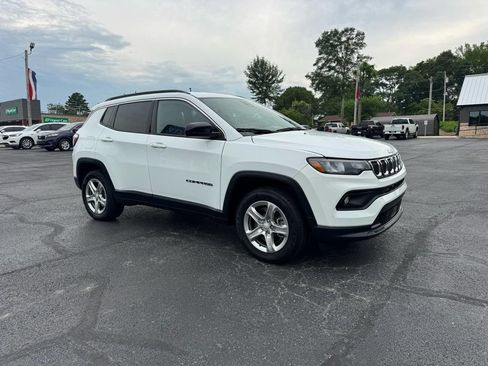 Used 2024 Jeep Compass Latitude AWD/4WD image 4