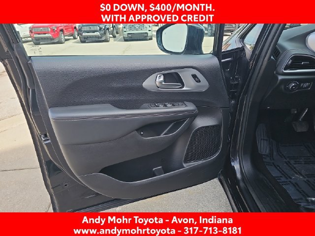 Used 2024 Chrysler Pacifica Limited FWD image 11