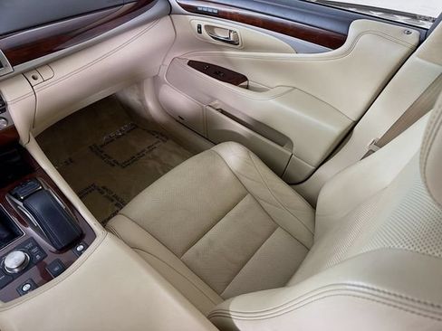 Used 2017 Lexus LS 460 L RWD image 25