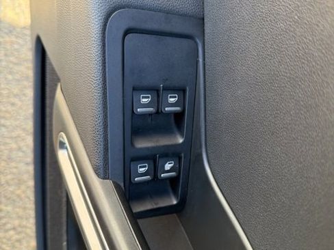 Used 2015 Volkswagen Beetle TDI image 25