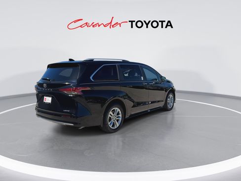 Certified 2026 Toyota Sienna Limited image 8