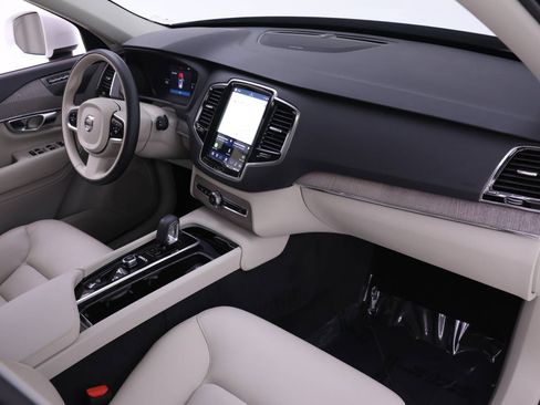 Certified 2023 Volvo XC90 T8 Plus AWD/4WD image 23