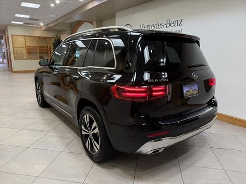 Used 2025 Mercedes-Benz GLB 250 image 3