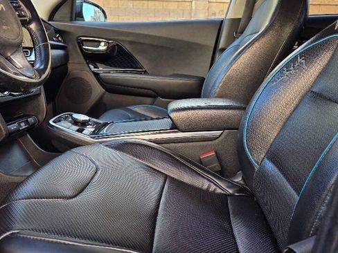 Used 2022 Kia Niro EX Premium FWD image 18