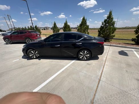 Used 2022 Nissan Altima 2.5 SV w/ SV Premium Package FWD image 10