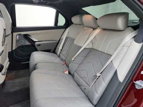 Used 2023 BMW i7 xDrive60 image 25