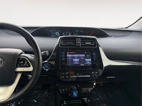 Used 2017 Toyota Prius Three Touring image 11
