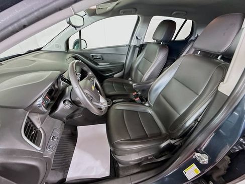 Used 2021 Chevrolet Trax LT w/ Premium Seat Package AWD/4WD image 23