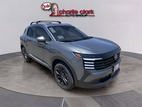 New 2025 Nissan Kicks SR image 10