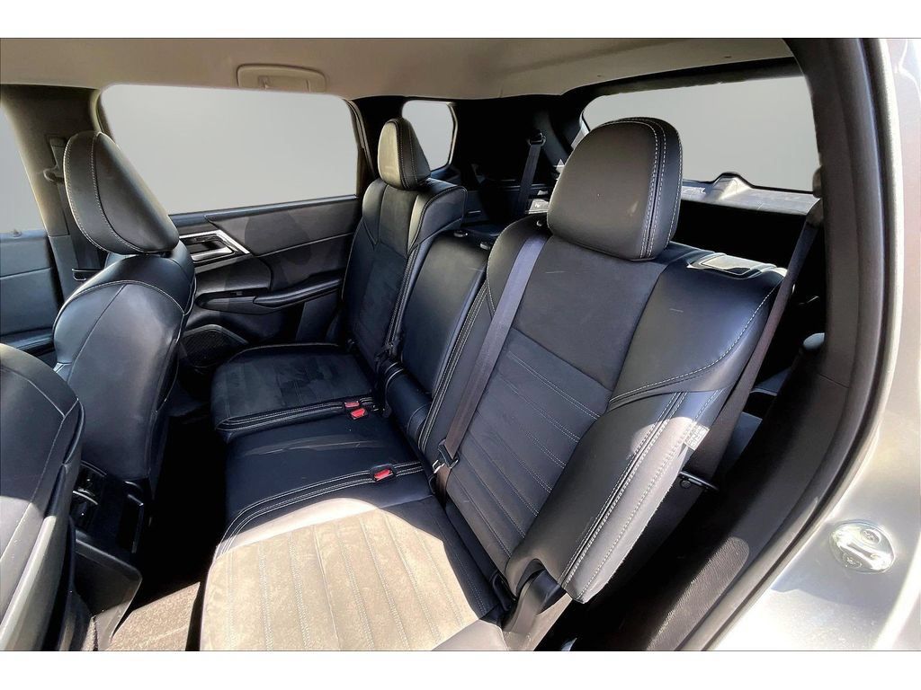 Used 2024 Mitsubishi Outlander SE AWD/4WD image 19