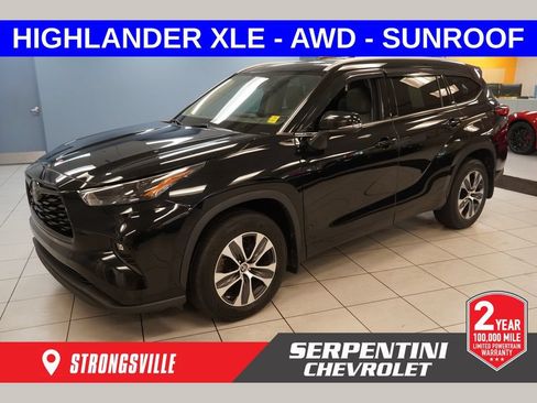 Used 2022 Toyota Highlander XLE AWD/4WD image 1