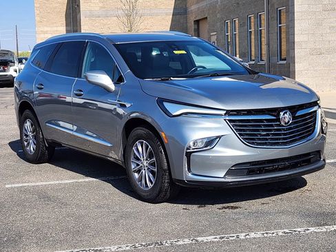 Used 2024 Buick Enclave Premium image 2