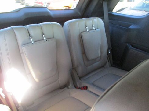 Used 2012 Ford Explorer XLT FWD image 9