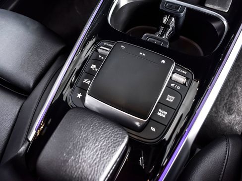 Used 2023 Mercedes-Benz EQB 300 4MATIC image 28
