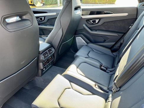 Used 2022 Lamborghini Urus image 21