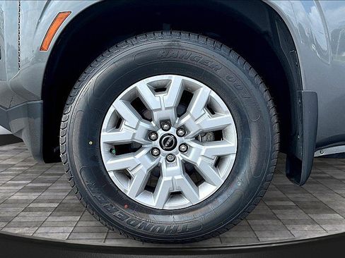 Used 2022 Nissan Frontier SV w/ Technology Package image 9