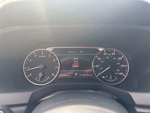 Used 2024 Nissan Pathfinder S image 19