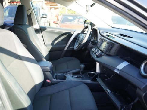Used 2016 Toyota RAV4 LE FWD image 17