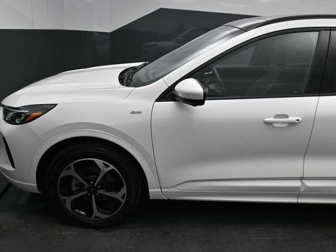Certified 2025 Ford Escape ST-Line Elite w/ Premium Technology Package AWD/4WD image 26