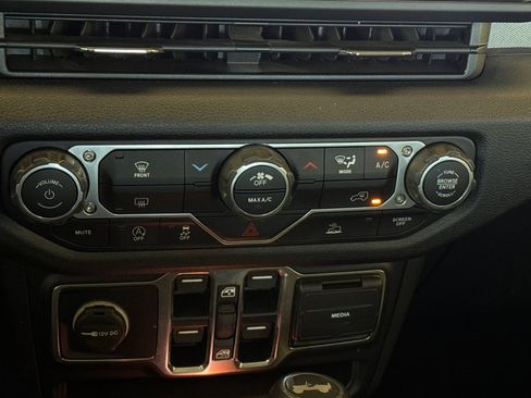 Used 2025 Jeep Wrangler Unlimited Sport AWD/4WD image 26