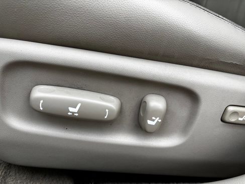 Used 2005 Toyota Avalon XLS image 8