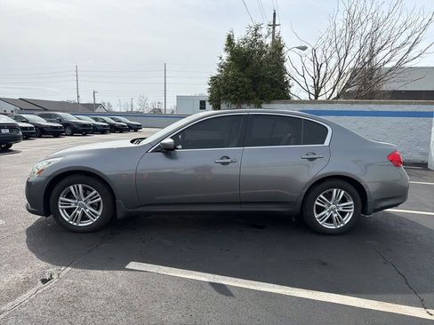 Used 2011 INFINITI G37 x w/ Premium Pkg image 2