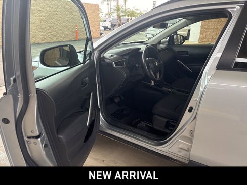 Used 2024 Toyota Corolla Cross LE image 5