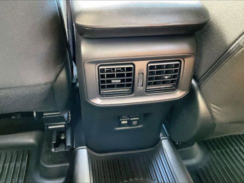 Used 2021 Toyota RAV4 XLE AWD/4WD image 10