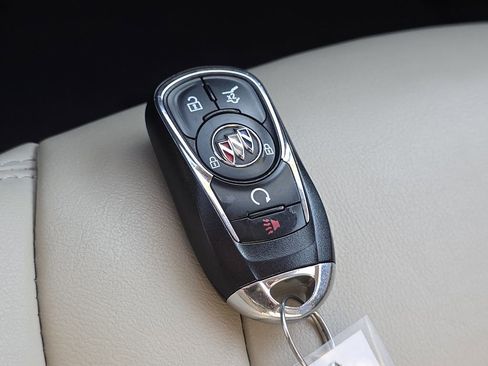 Used 2020 Buick Enclave Essence w/ Sport Touring Edition FWD image 28