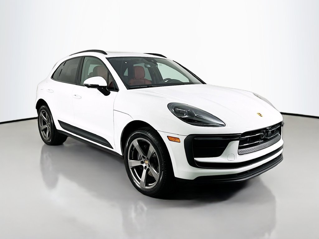 Certified 2025 Porsche Macan AWD/4WD image 7