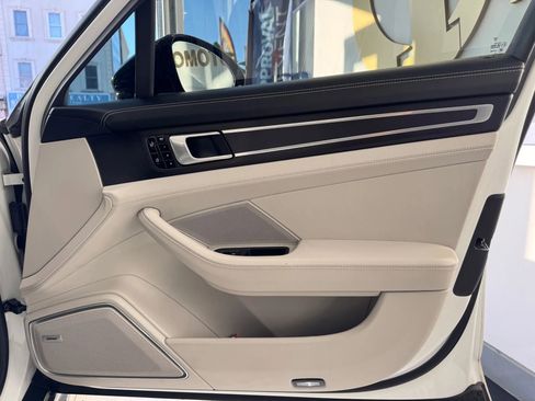 Used 2019 Porsche Panamera GTS image 26