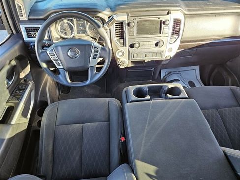 Used 2019 Nissan Titan SV image 6
