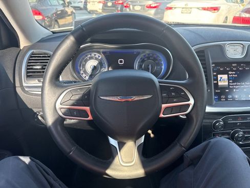 Used 2018 Chrysler 300 Touring w/ Chrome Appearance Package image 11