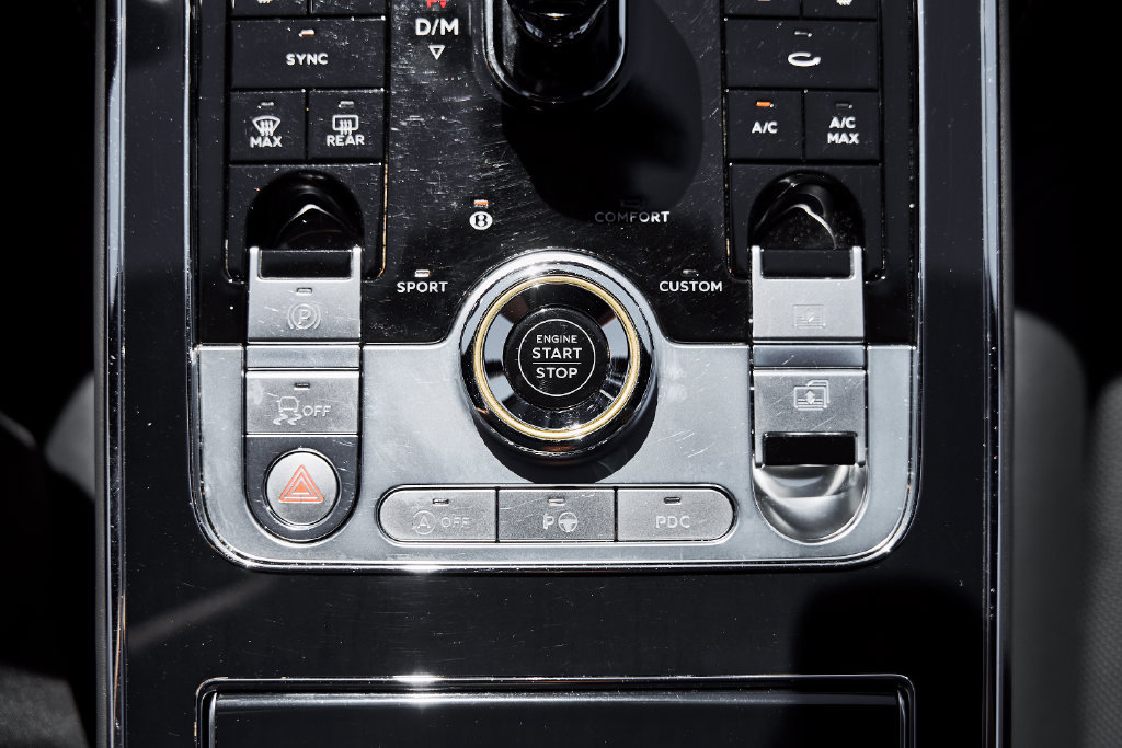 Used 2024 Bentley Flying Spur V8 AWD/4WD image 70