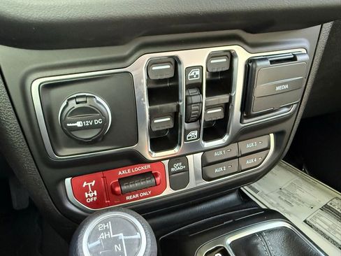 New 2025 Jeep Gladiator Mojave w/ Convenience Group image 22