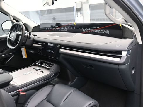 New 2025 Lincoln Navigator Reserve AWD/4WD image 14